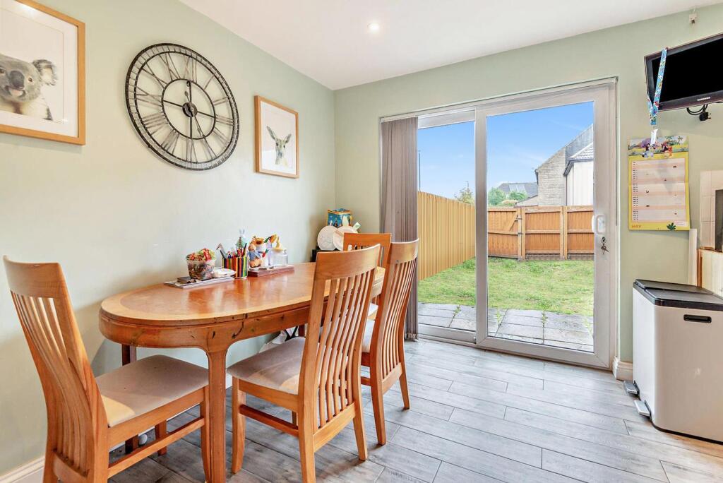 3-bed terraced on Cirencester, £290,000
