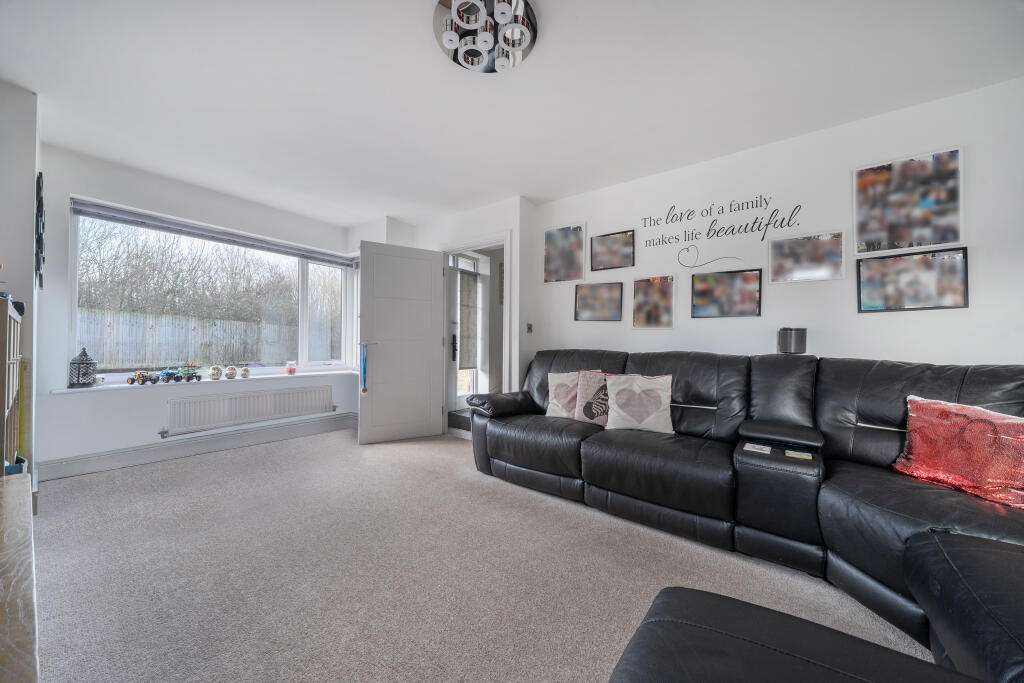 Flora Close, Swindon, SN26 photo 3