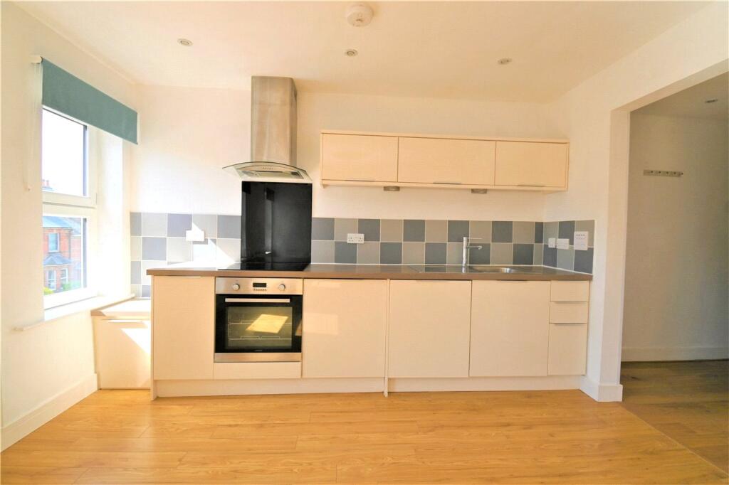 Apartment in Basingstoke and Deane, Lychpit, Riverdene - View 4