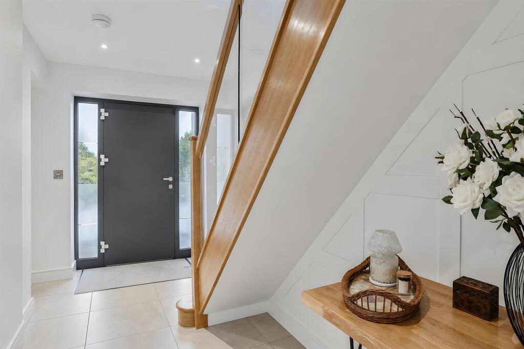 House in Kirklees, Towngate, Mirfield - View 5