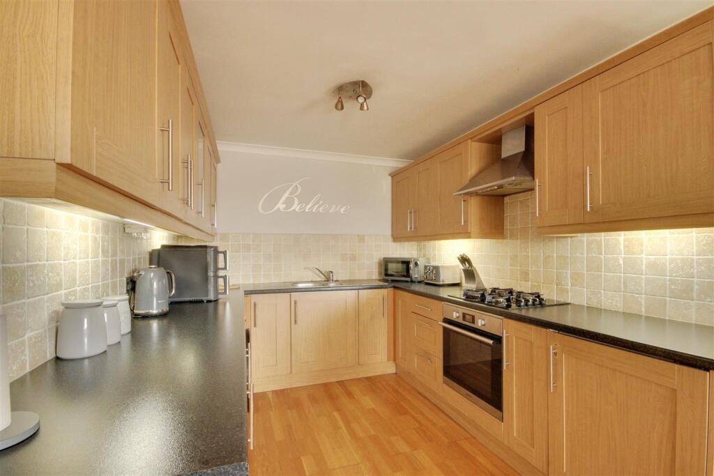 Apartment in Adur, Shoreham Beach, Shoreham-by-Sea - View 5