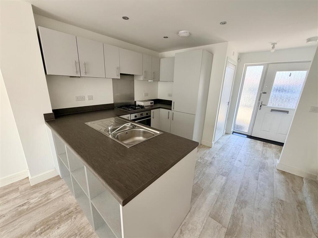 House in Nuneaton and Bedworth, St Nicolas Park - View 3