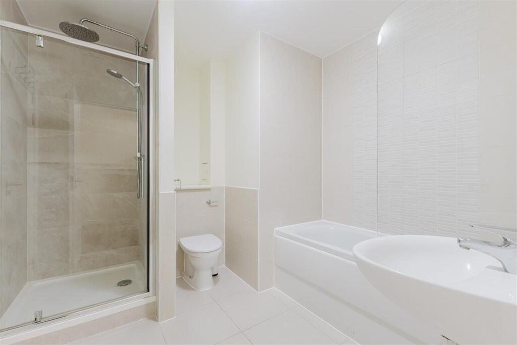 Apartment in London, Hatch End - View 4