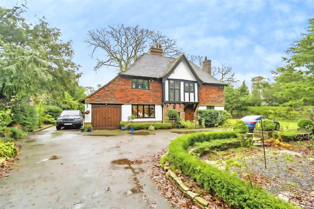 4-bed detached on Bassett Avenue, Southampton, SO16, £900,000