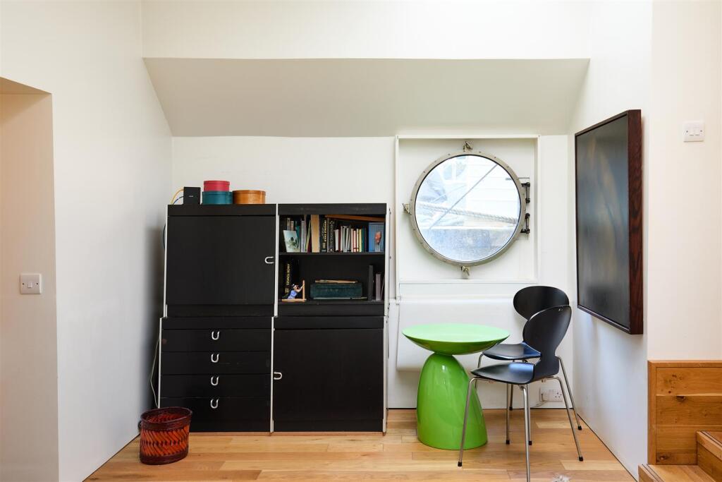 2 bedroom house boat for rent