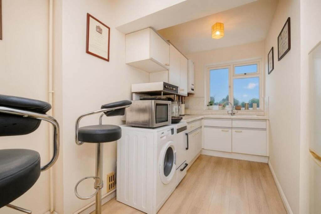 Apartment in St Albans, Fleetville - View 3