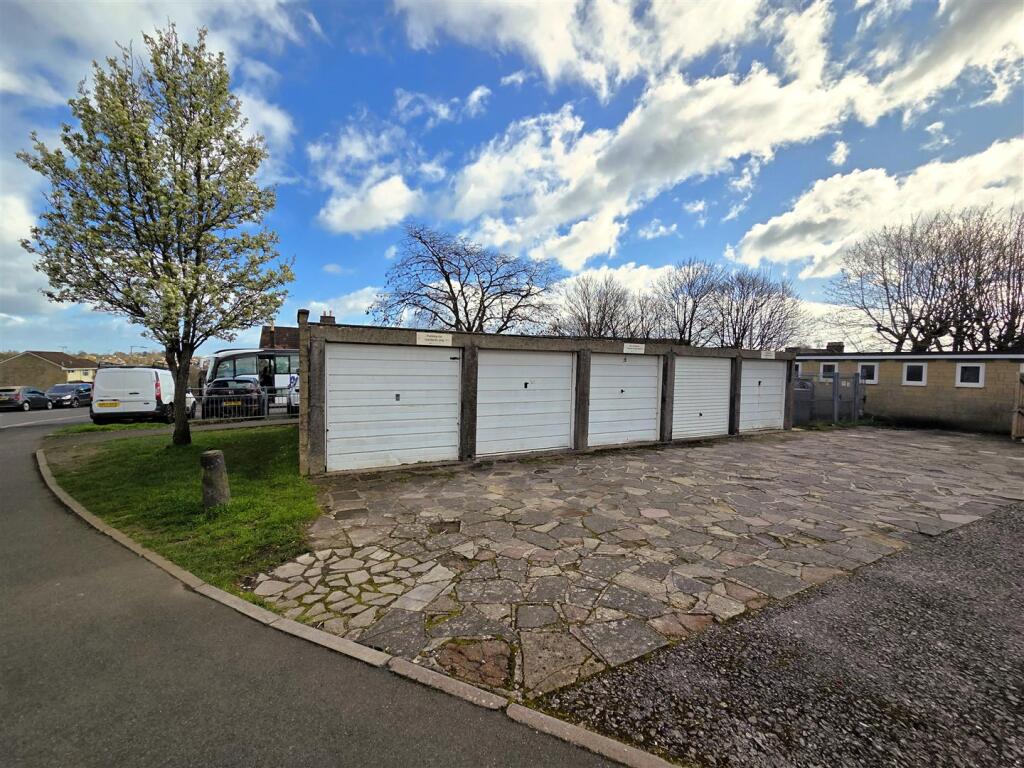 Studio parking on Selwood Road, Frome, £20,000