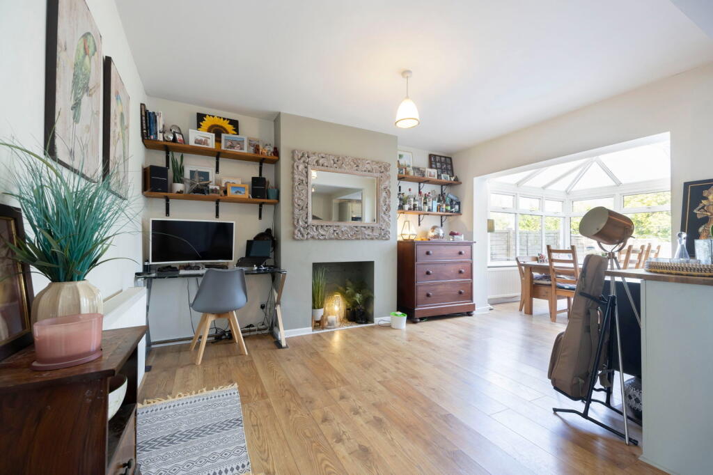 House in Gloucester - View 4