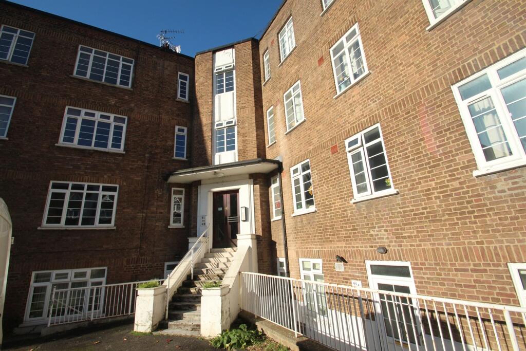 1-bed flat on Elmhurst Court, South Croydon, CR0, £150,000