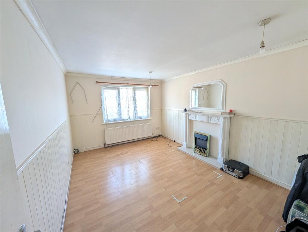 Apartment in Wolverhampton, Tettenhall - View 3