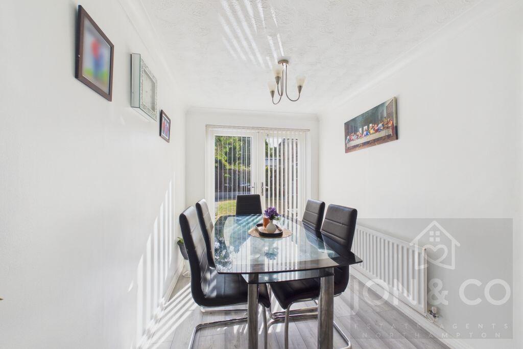 Atlee Close | Spinney Hill | NN3 photo 4