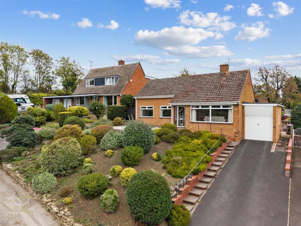 3-bed detached on School Road, Evesham, £360,000