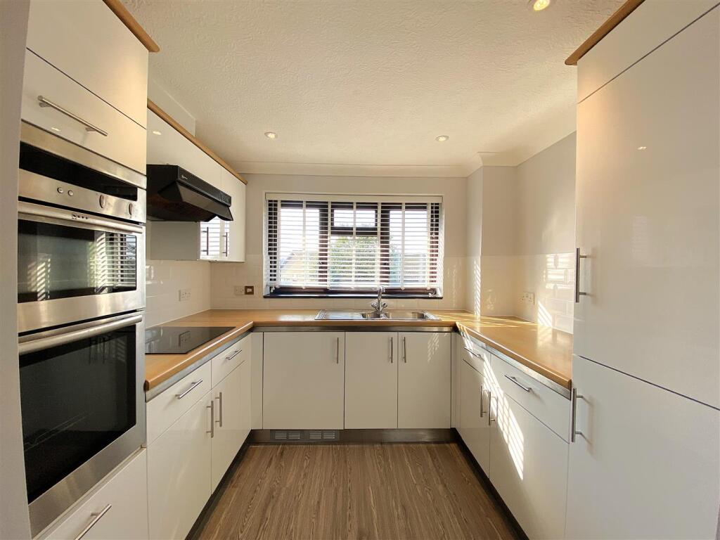 Apartment in Rother, Little Common, Bexhill-on-Sea - View 3