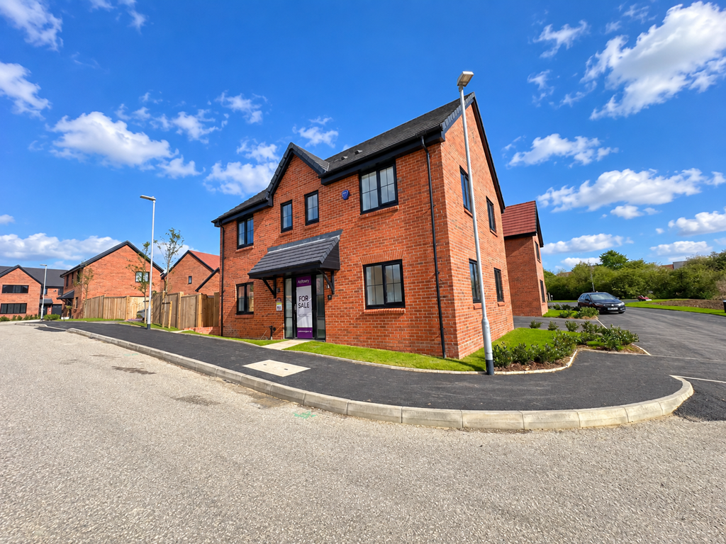 Grange Croft, Westhoughton, BL5 3GA photo 2