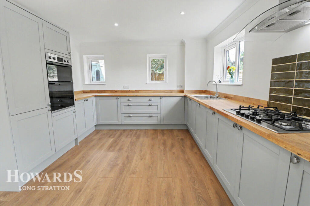 4-bed detached on Tunbeck Close, Wortwell, £375,000