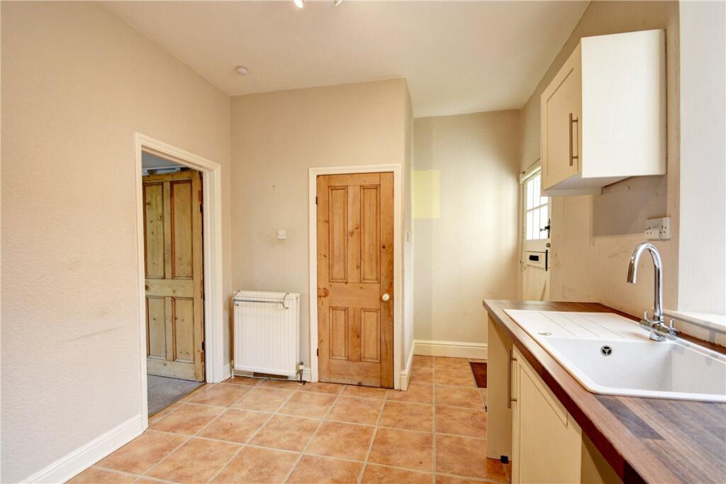 House in Leeds, Collingham - View 4