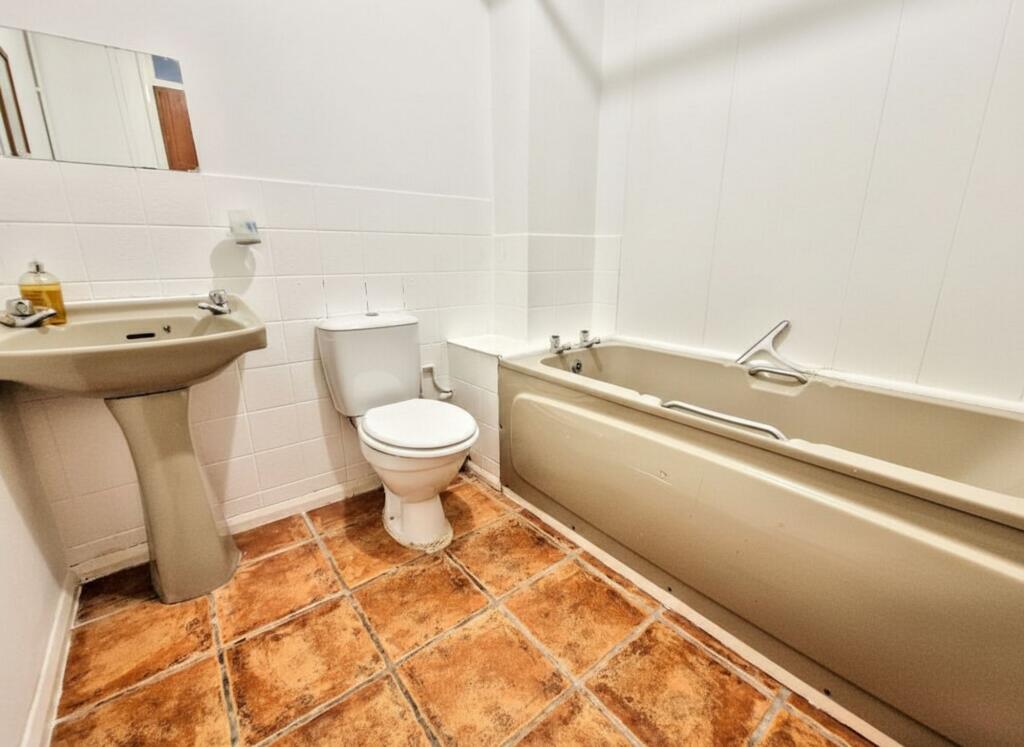 Apartment in Teignbridge, Dawlish - More