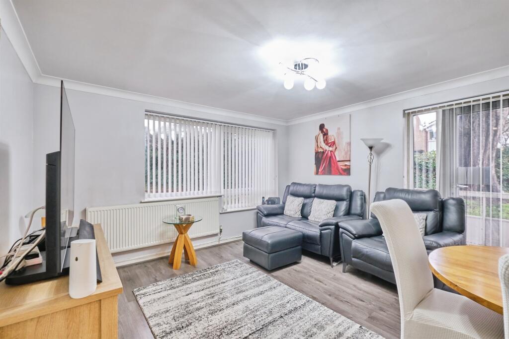 Apartment in Sandwell, West Midlands - View 2