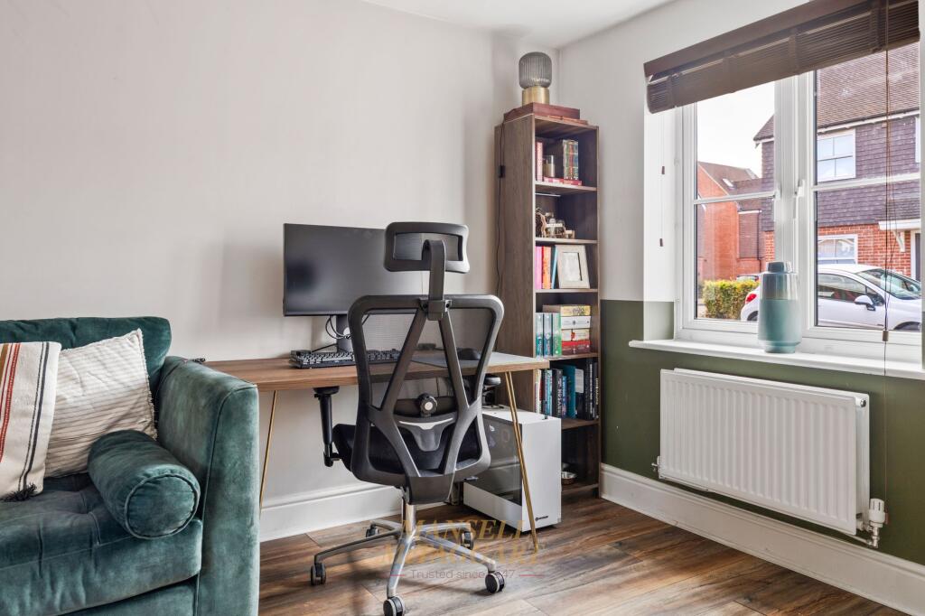 House in Reigate and Banstead, Greenfields, Horley - View 4