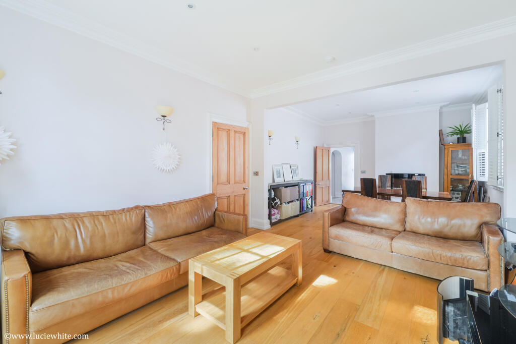 House in Guildford - View 3