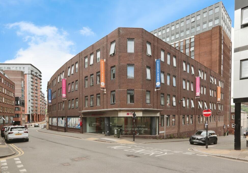 1-bed flat on Apartment 010 New Bank House, 100 Queen Street, Sheffield, South Yorkshire, S1 2FA, £10,000