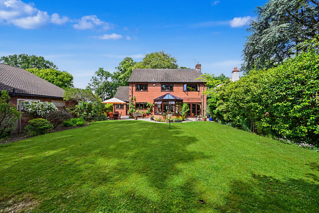 House in Rugby, Warwickshire - View 2