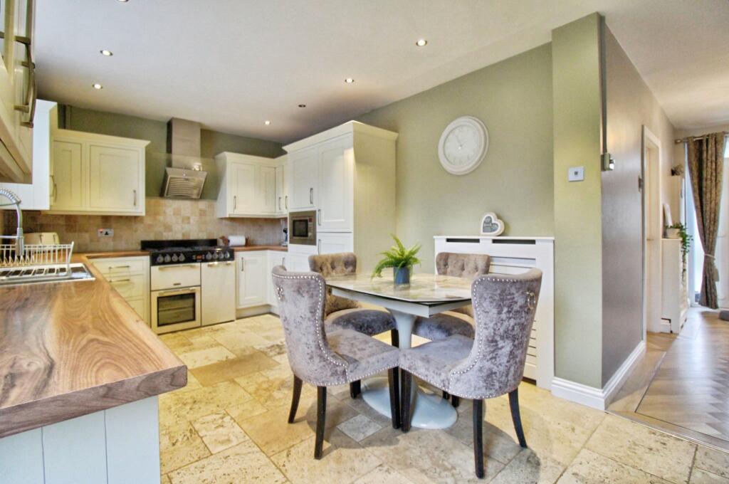 Woodbridge Lane, Romford, RM3 photo 3