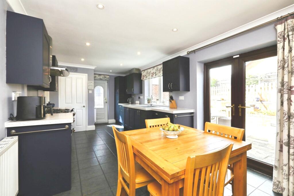 House in Doncaster, Bawtry - View 3