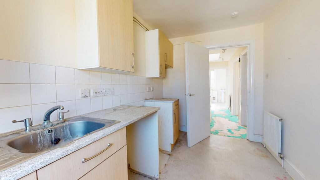 Flat C, 2 Wyndham Crescent, Tufnell Park, London, N19 5QJ photo 4