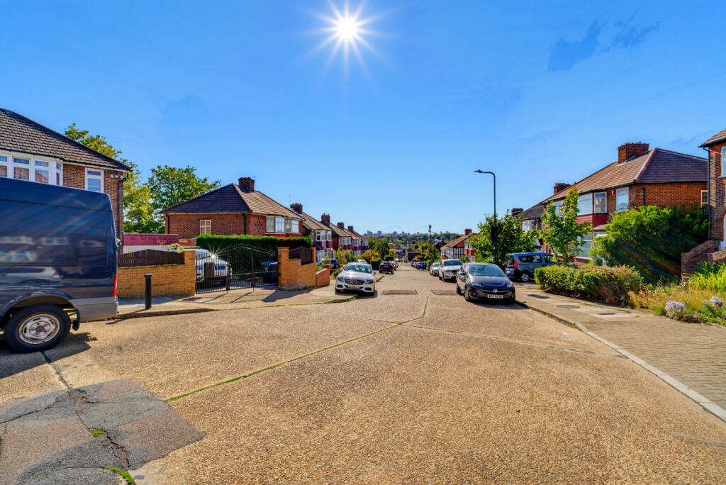 House in London - View 2