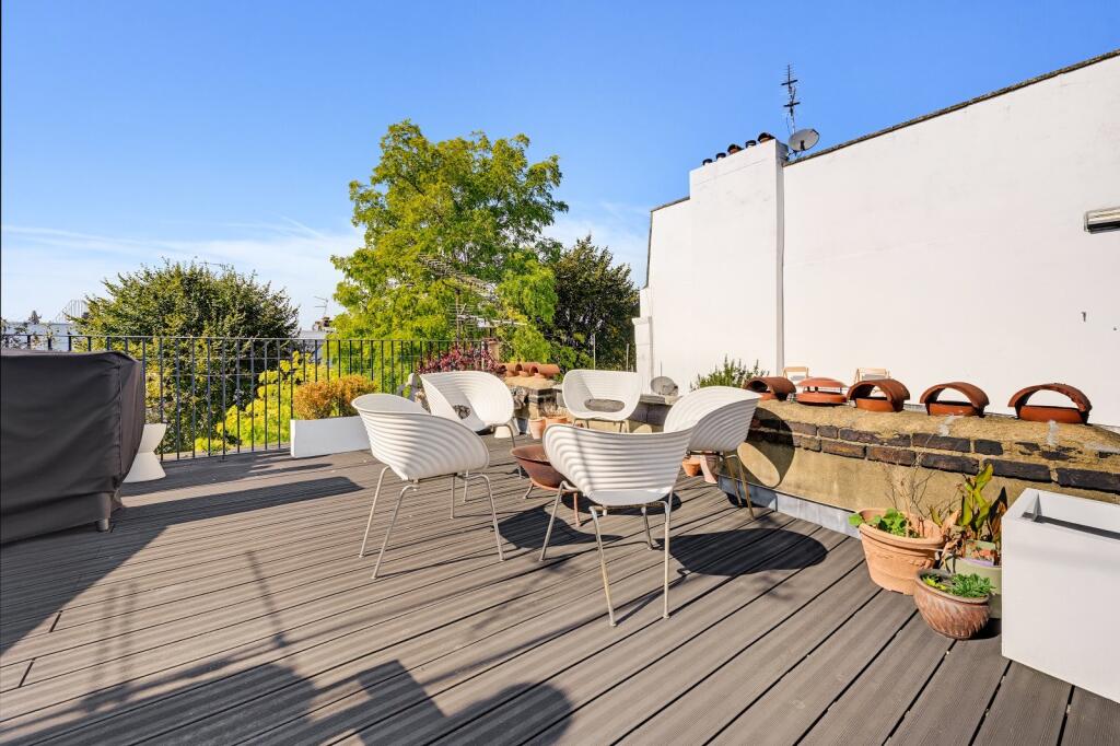 Apartment in London - View 3