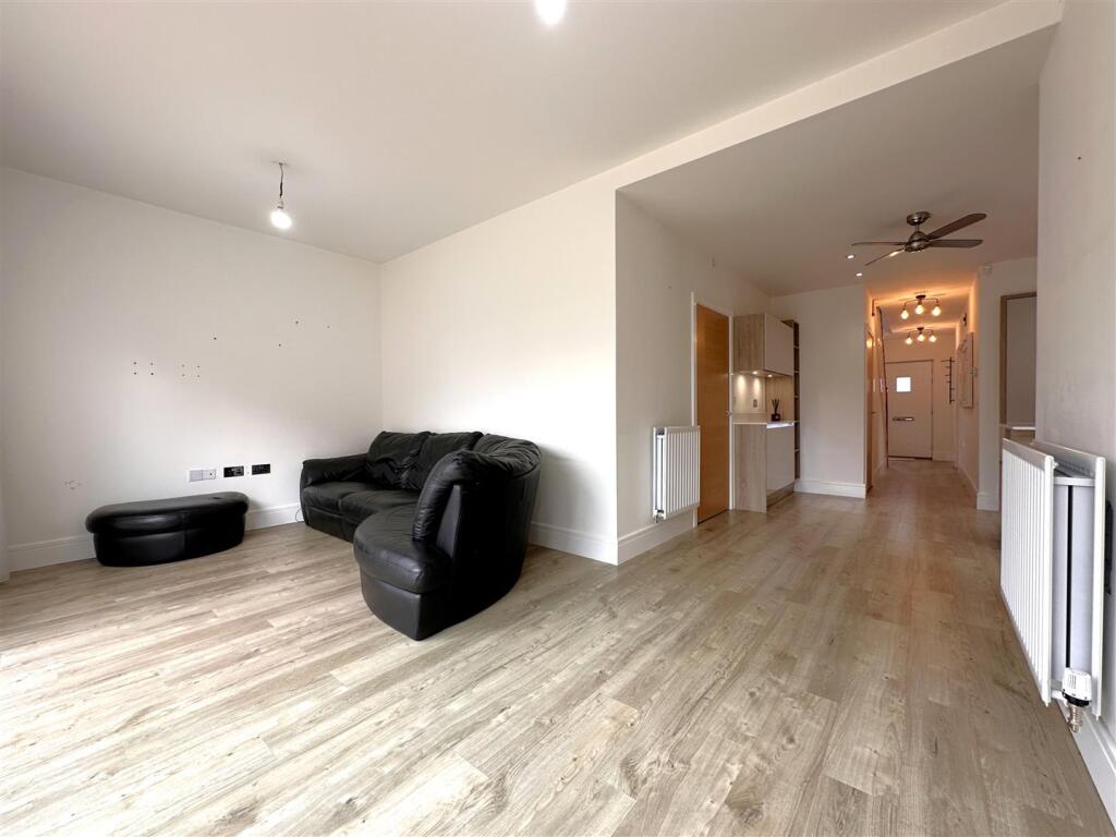 House in Newark, Middlebeck - View 5