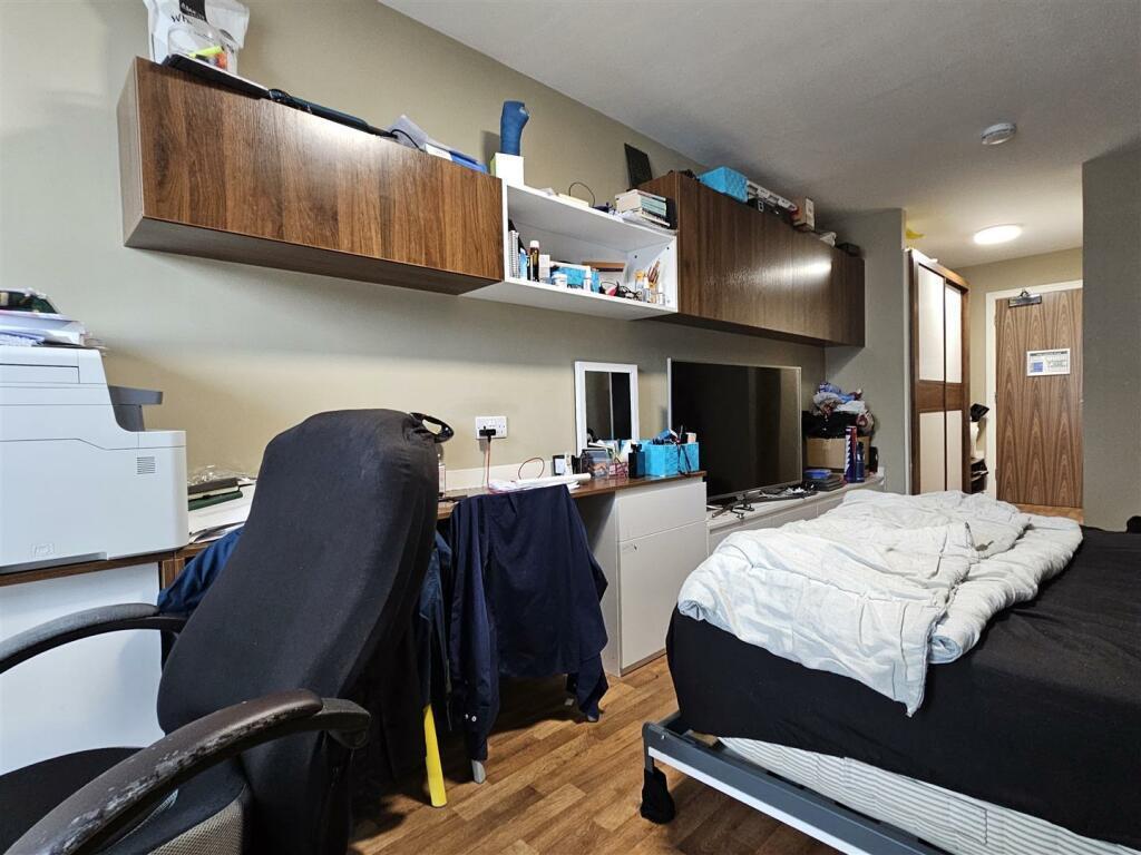 Apartment in Liverpool - More