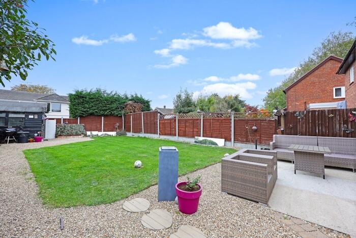 Beamish Close, North Weald, CM16 photo 2
