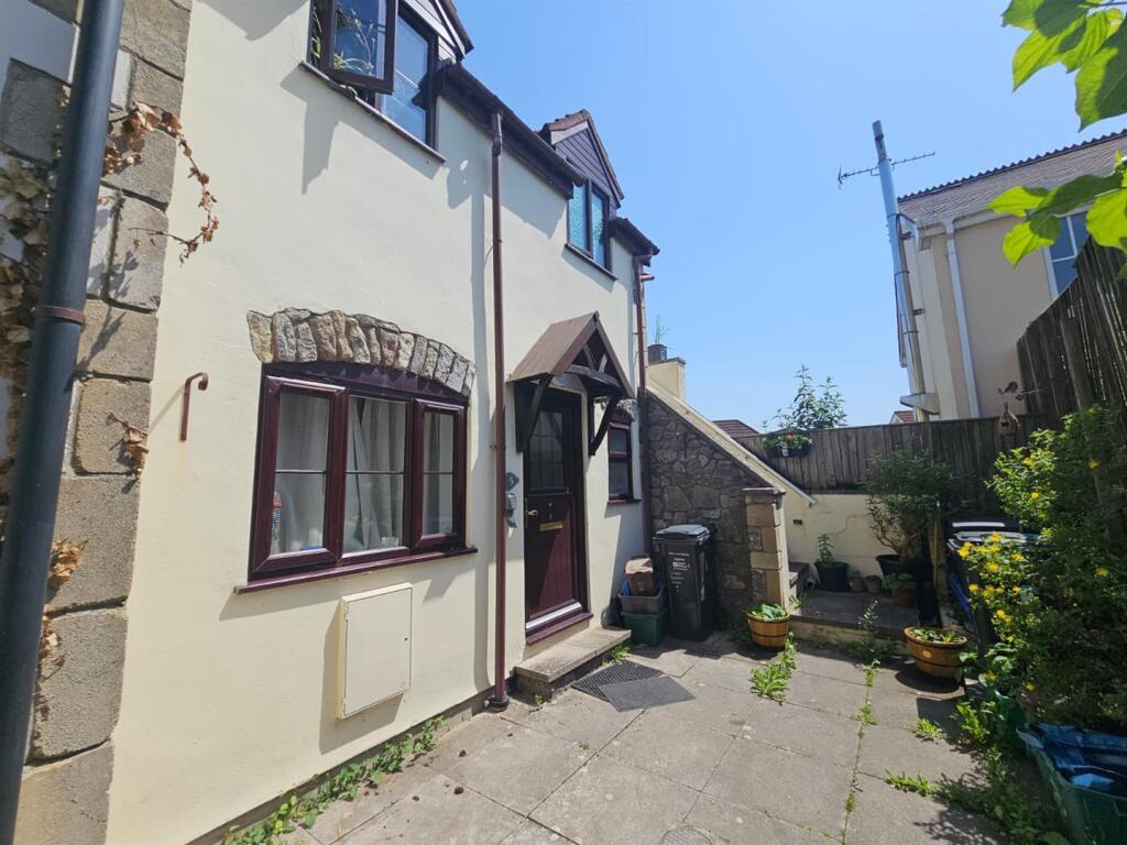 1-bed flat on Old Station Close, Cheddar, £160,000