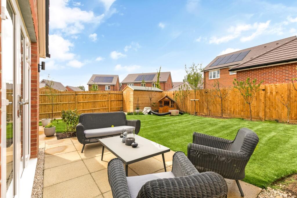 House in Arborfield Green, Finchampstead - View 3
