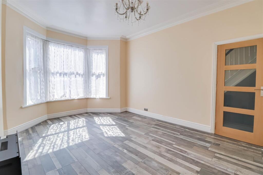 House in Southend-on-Sea - View 5