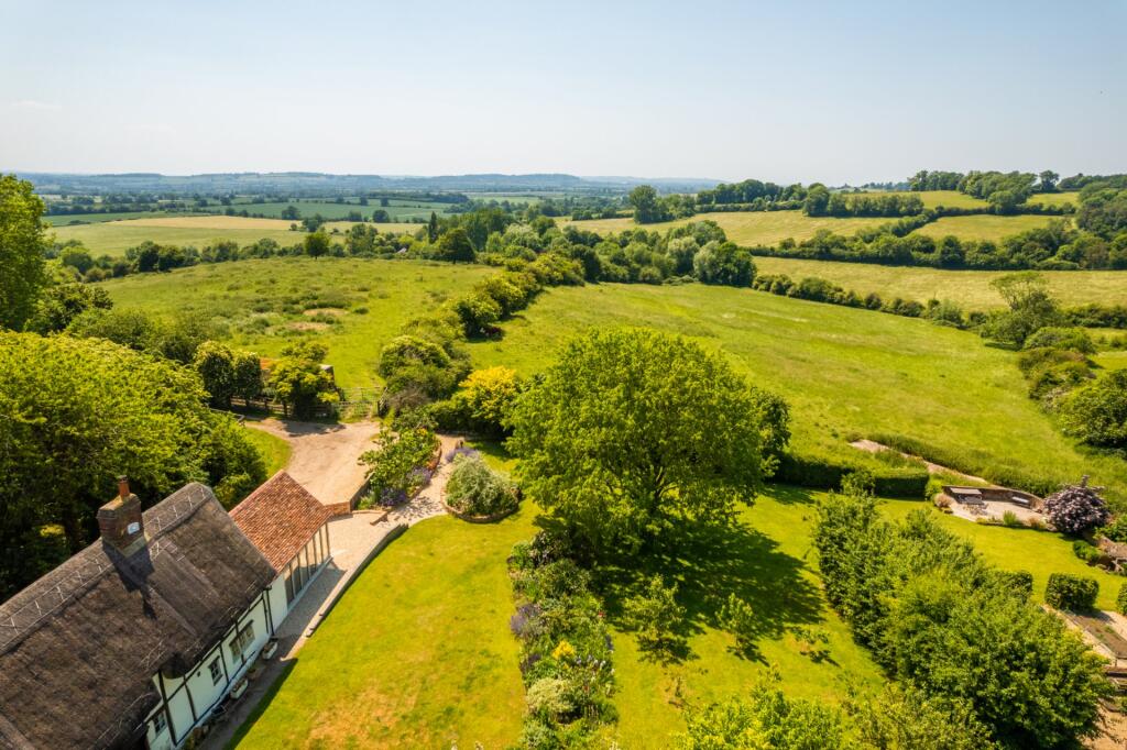 Keinches Lane, Whitchurch, Aylesbury, Buckinghamshire, HP22 photo 3