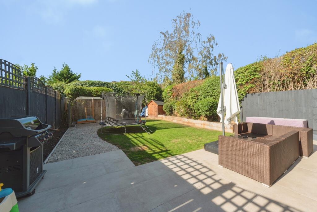 House in Kingston upon Thames - More