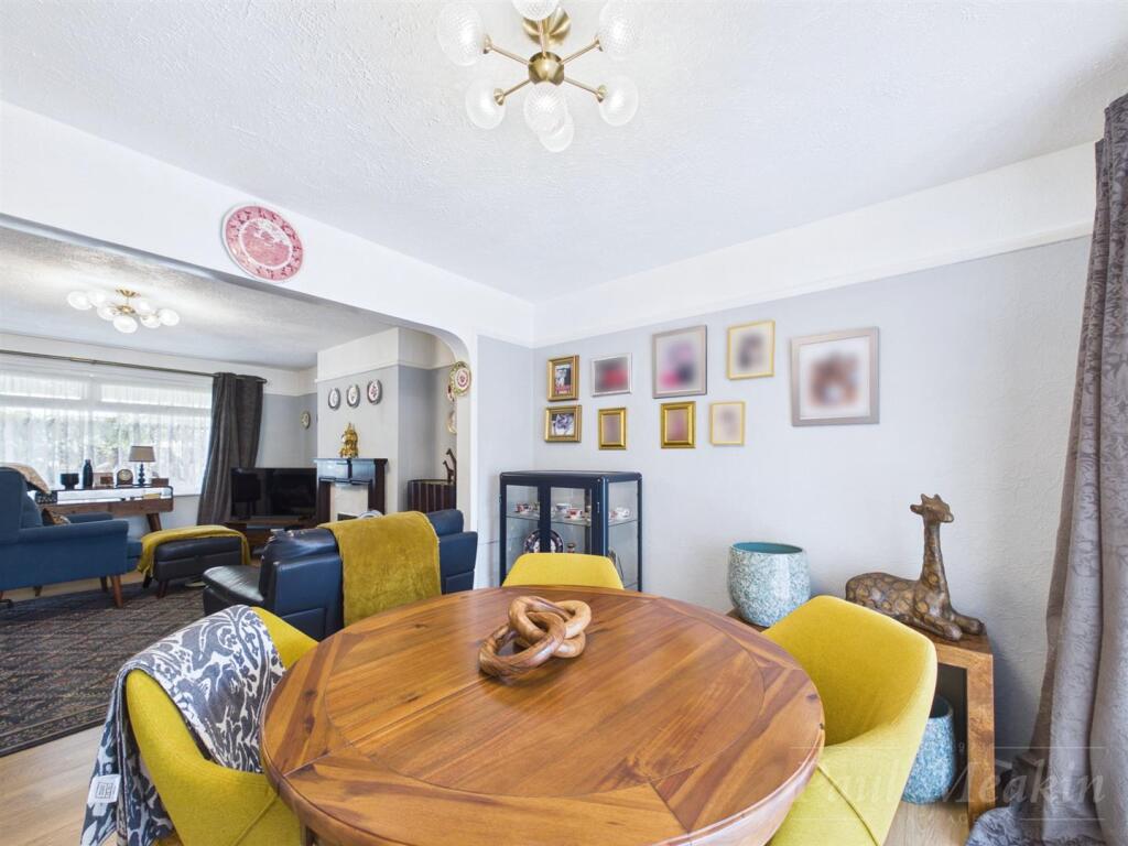 House in Croydon - More