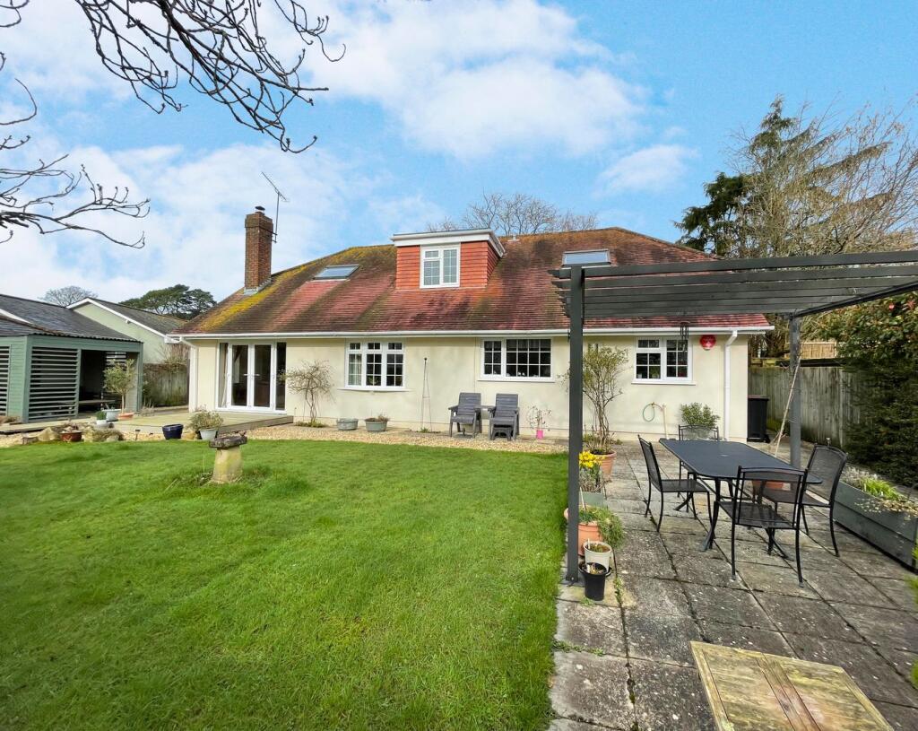 Armstrong Close, Brockenhurst, SO42 photo 3