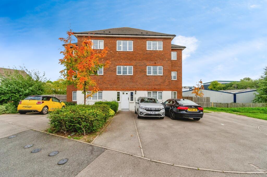 Lakelot Close, Willenhall photo 2