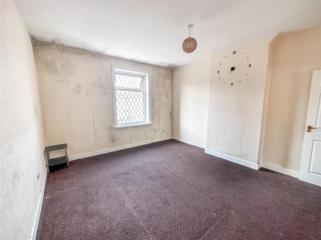 House in Burnley, Pike Hill, Fulledge - More