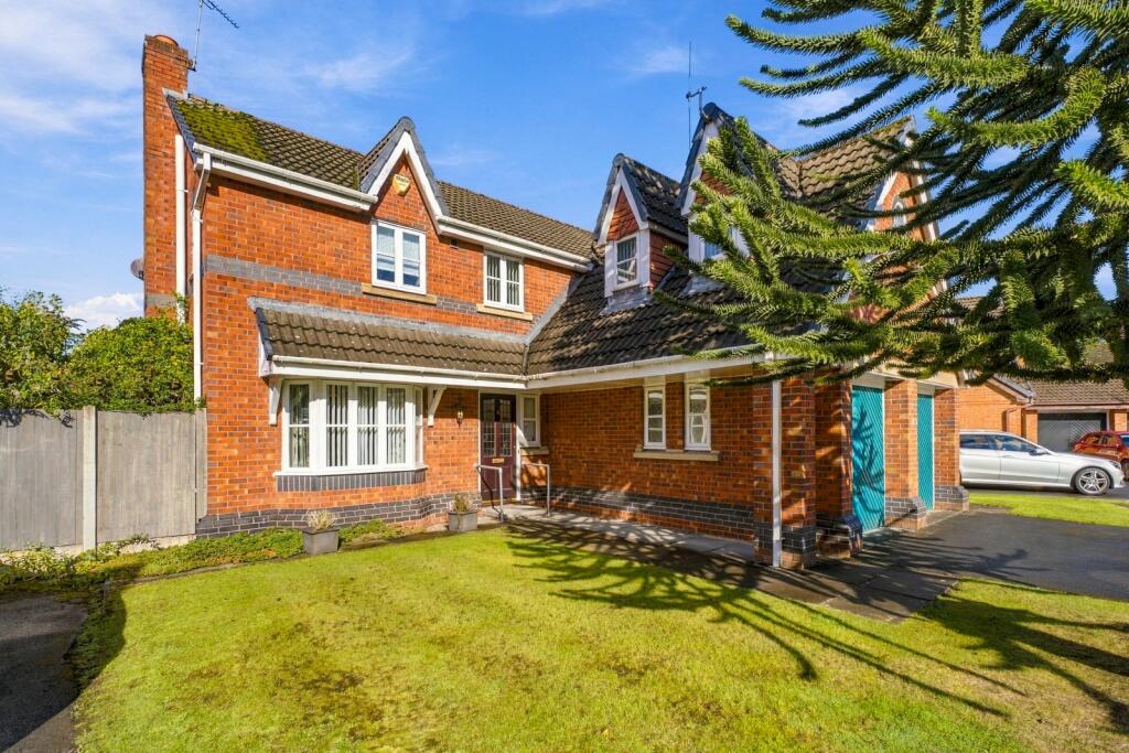 Main image of property: Cambridge Close, Sale, Greater Manchester, M33