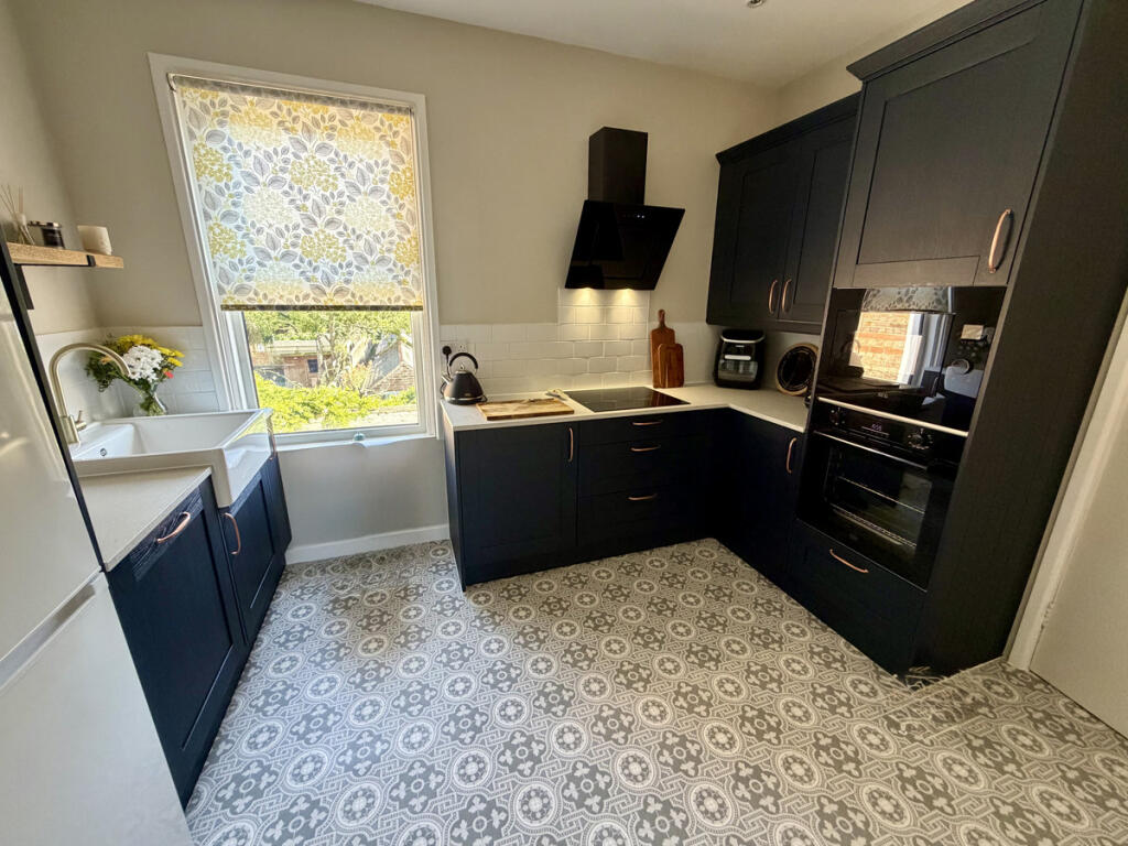 Apartment in Worthing, Broadwater - View 2