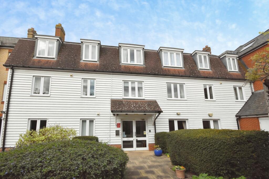 Main image of property: Ormond House, Roche Close, Rochford, SS4