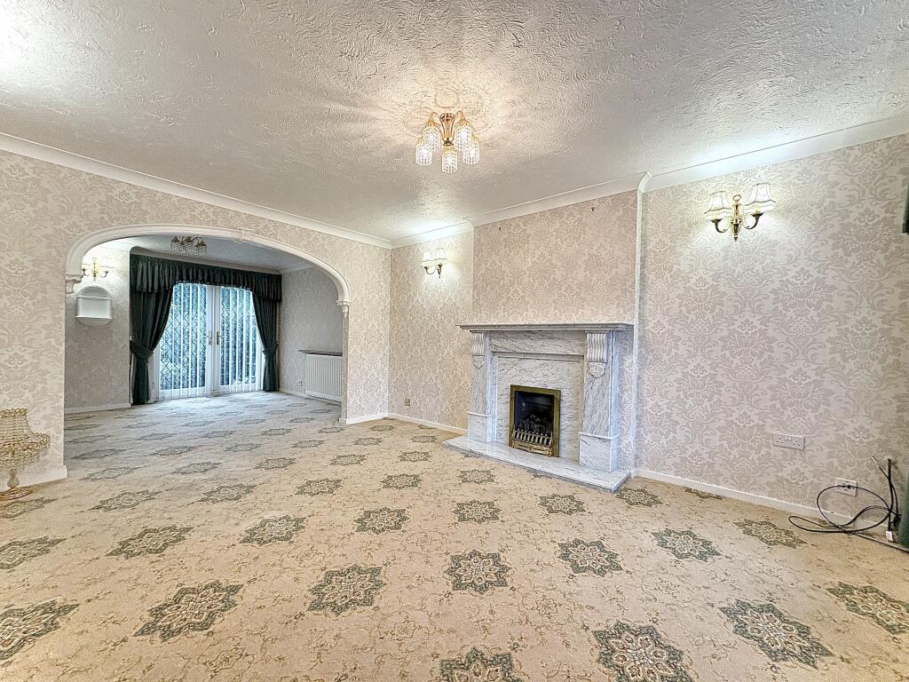 Jackdaw Close, SEDGLEY, DY3 3TS photo 4