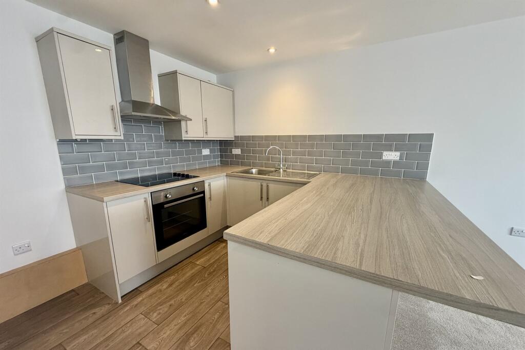 Apartment in Redhill - View 4