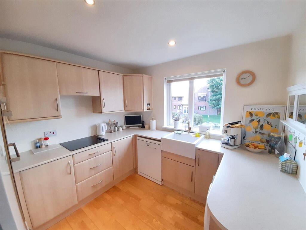 Priestley Way, Bognor Regis photo 3