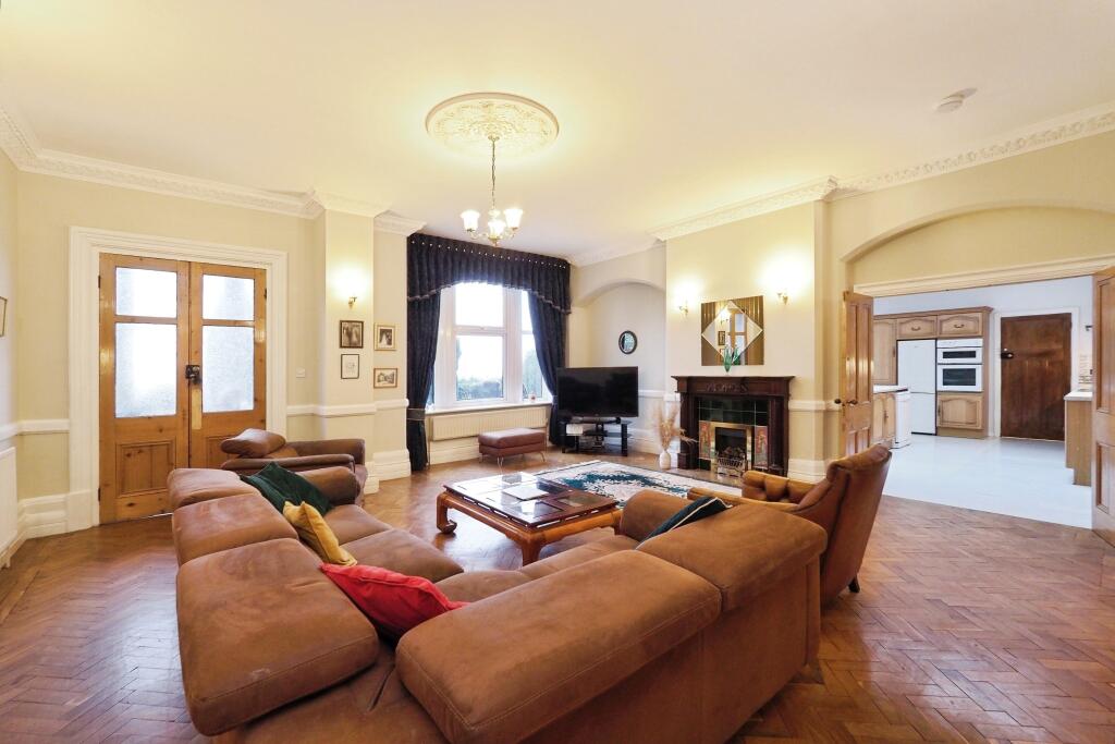 House in Derbyshire Dales, Matlock Town - View 3